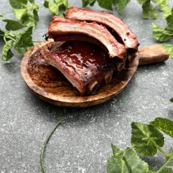 Pittige Spareribs kant & klaar