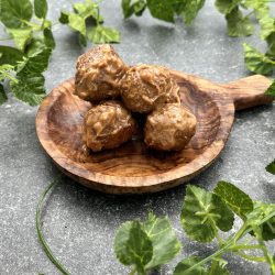 Kipgehaktballetjes in satésaus