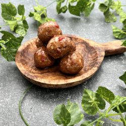 Kipgehaktballetjes in chilisaus